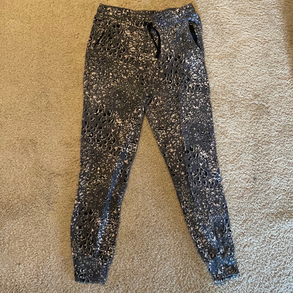Sundry Leopard Joggers